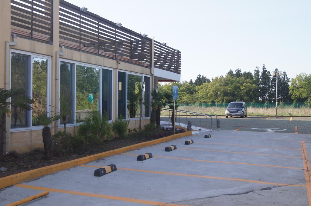 Geomunoreum Hostel Jeju Exterior foto